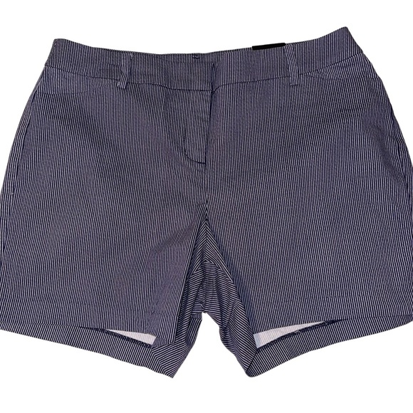 NWT Lane Bryant Women’s Shorts Black White Pin Stripe Size 14 Plus Size Shorts - Picture 1 of 3